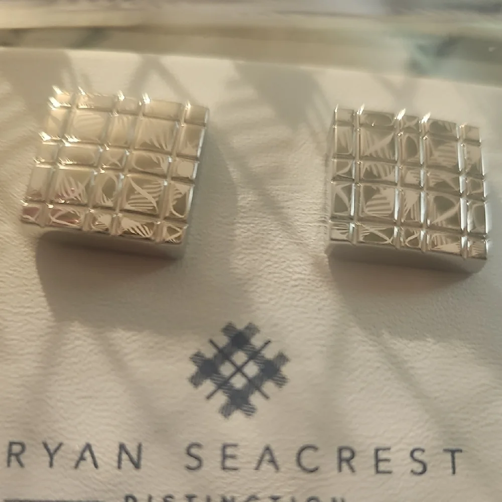 Ryan Seacrest NWT Distinction Silver Grid-Texture Square Cufflinks